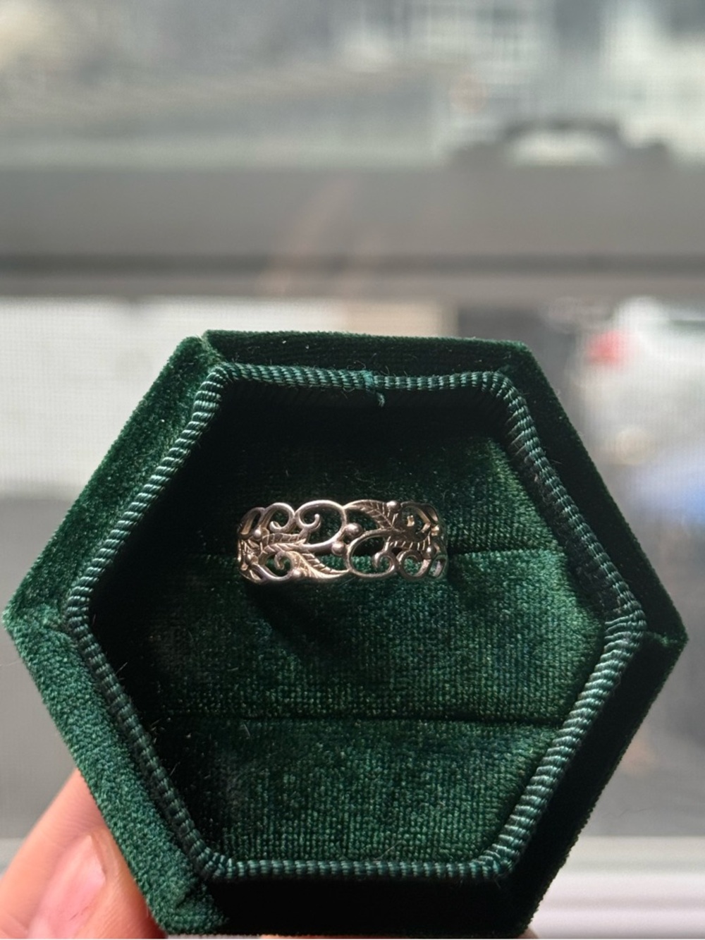Delicate Filigree Band Ring - s925